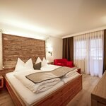 Photo of double room with shower or bath tub, WC