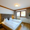 Photo of 4-bed room, shower, toilet, balcony