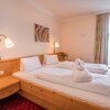 Photo of double room with shower, WC